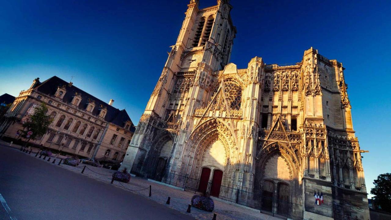 트루아 Les Cieux De La Cathedrale - Calme - Jardin - Wifi 아파트 외부 사진