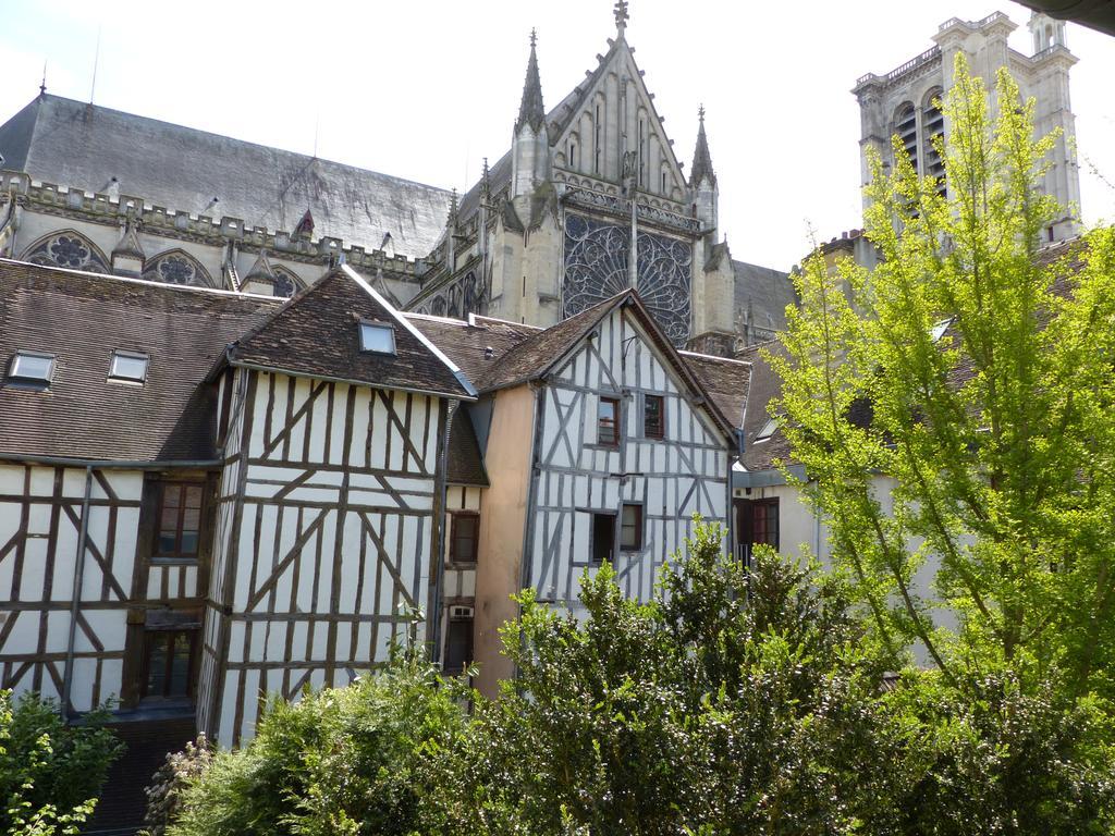 트루아 Les Cieux De La Cathedrale - Calme - Jardin - Wifi 아파트 외부 사진